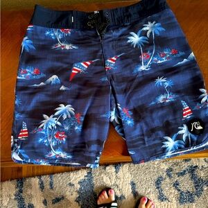 Quicksilver Highline Patriotic Swim Trunks Size Small